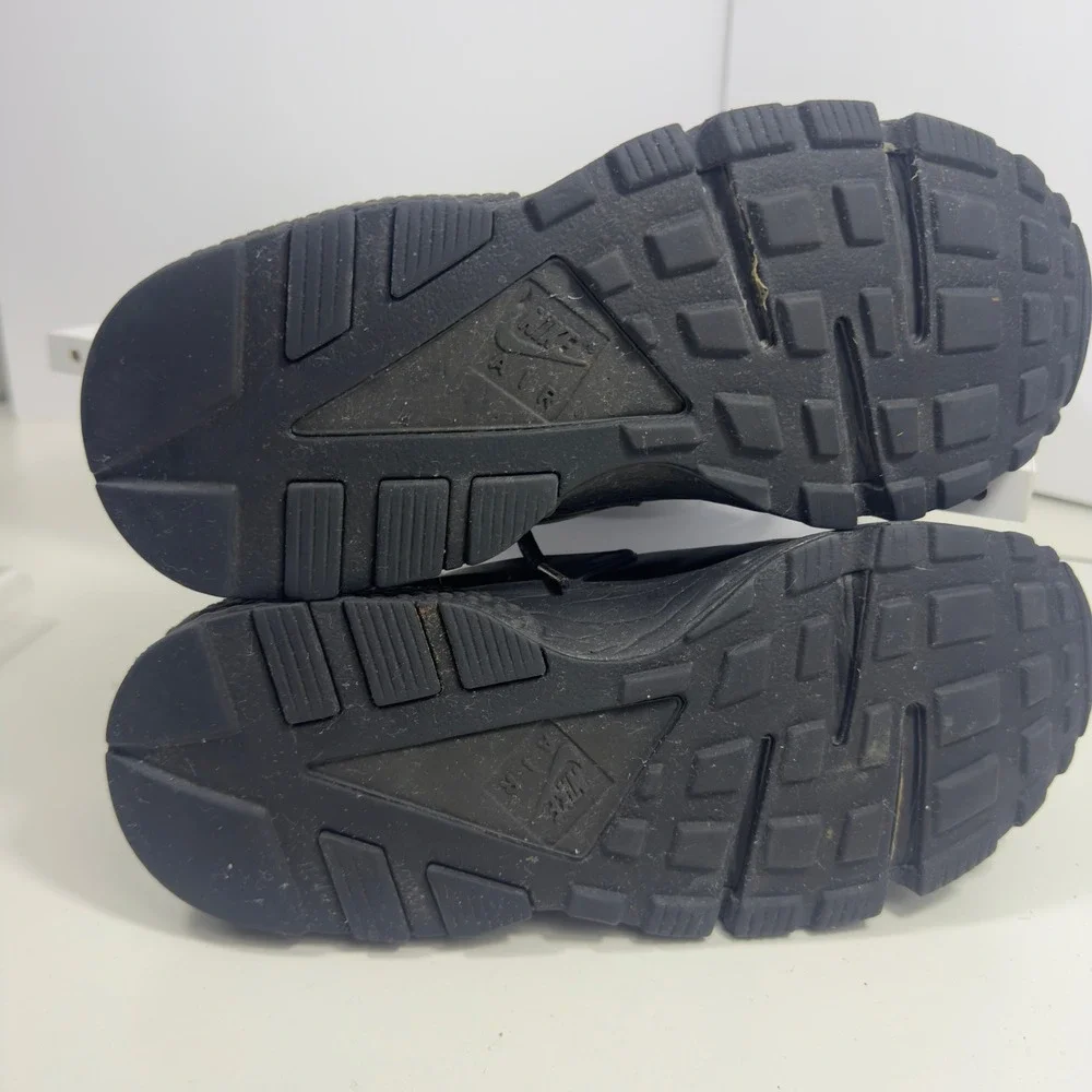 Nike Air Huarache Run Women Size 10 Triple Black Athletic Running Shoes Sneakers